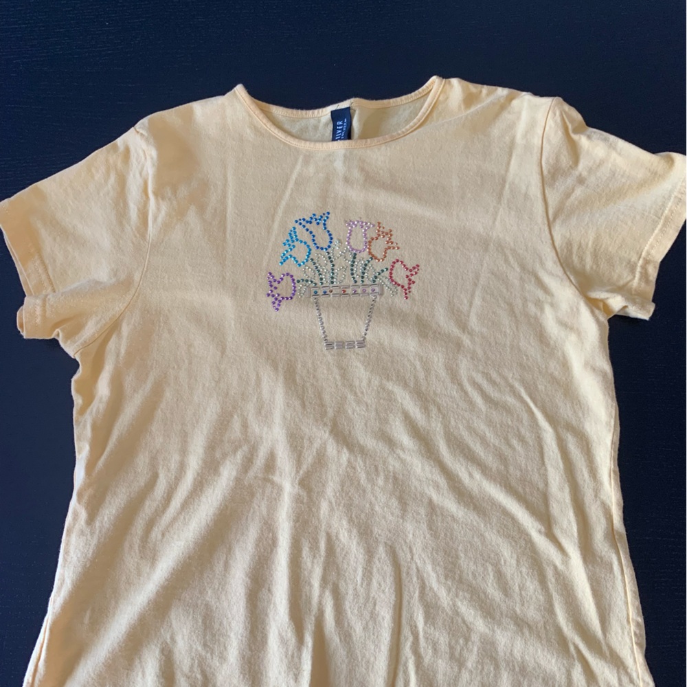 Yellow tee with design